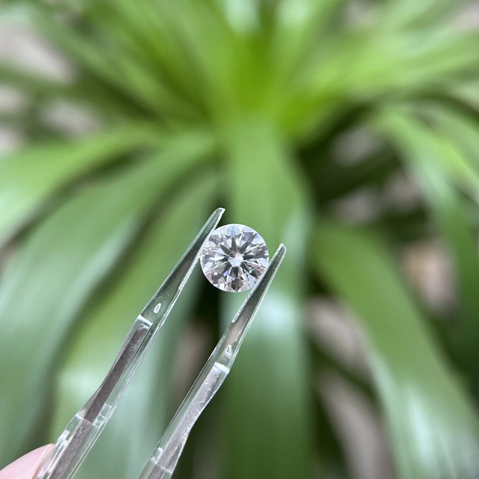 WEINALI round lab-grown diamond